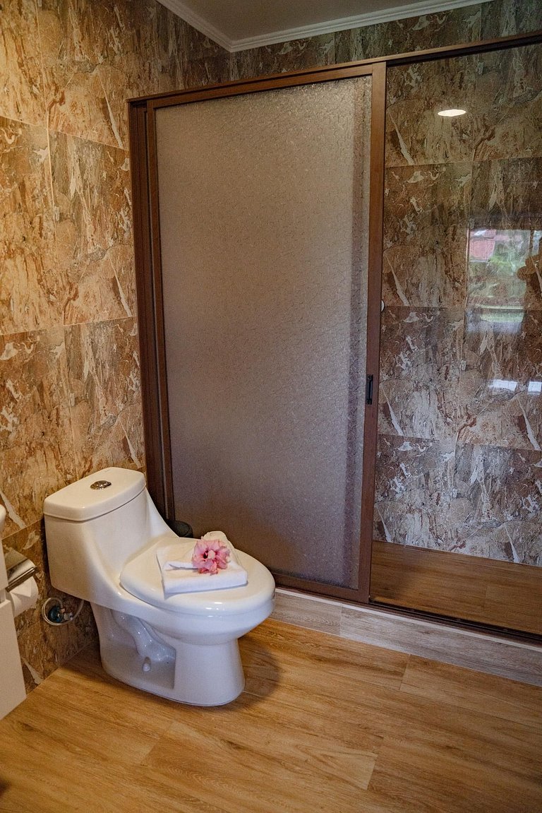 Habitación con cocina y baño privado
